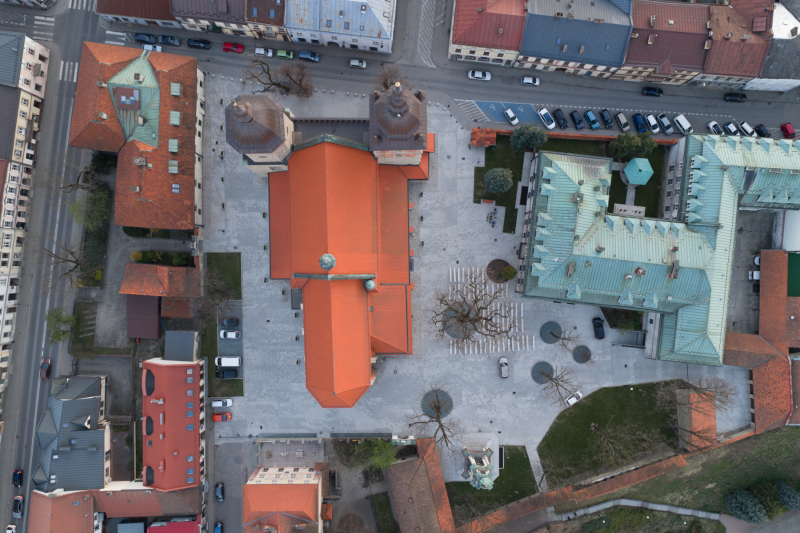 Bazylika-w-nowym-saczu-z-lotu-ptaka