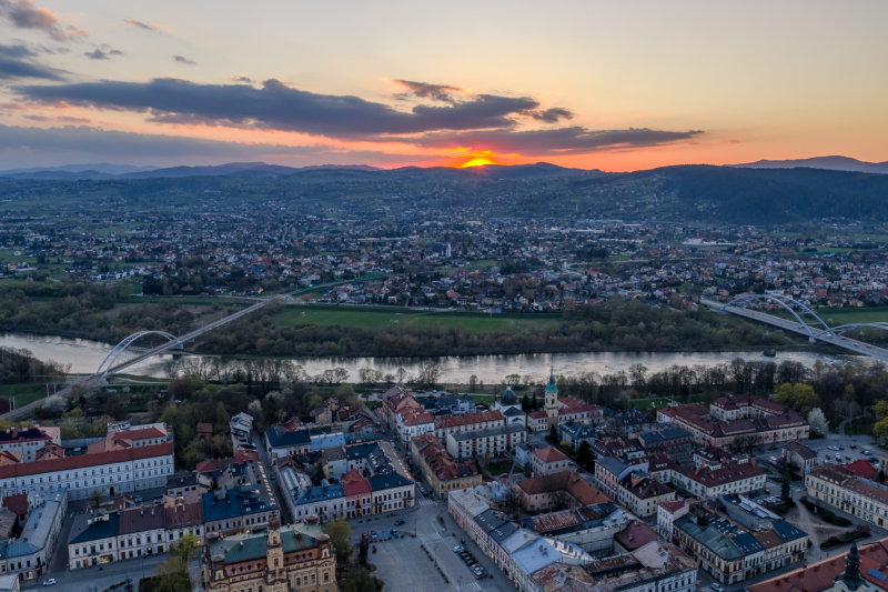 zachod-slonca-nad-dunajcem-w-nowym-saczu