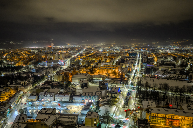 dworzec-pks-nowy-sacz-noca-z-drona