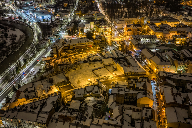 remiza-i-towarzystwo-sokol-na-nocnym-zdjeciu