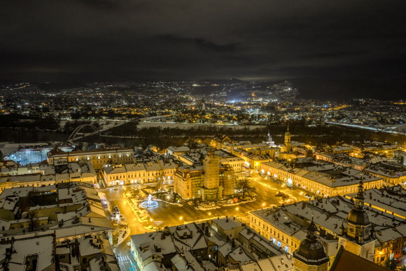rynek-nowego-sacza-noca-z-drona