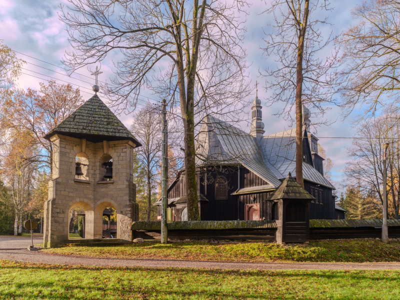 kosciol-w-ptaszkowej-i-dzwonnica