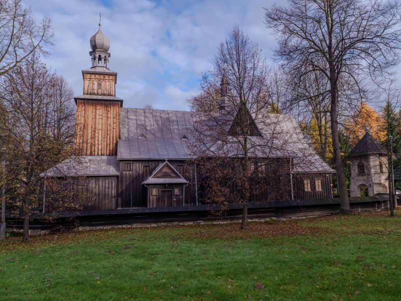 kosciol-w-ptaszkowej-od-ulicy