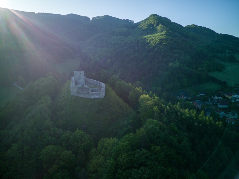 widok-na-zamek-w-sloncu