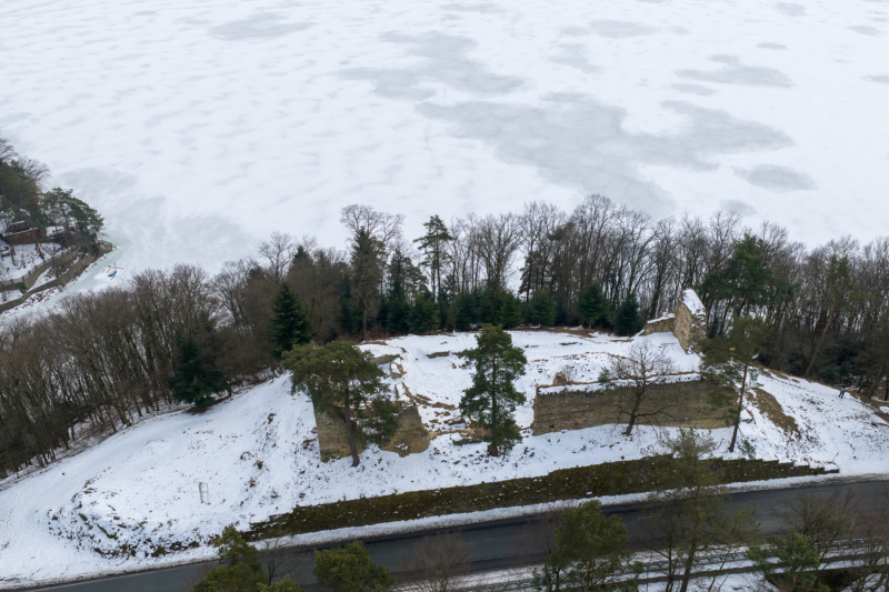 ruiny-zamku-gornego-w-roznowie