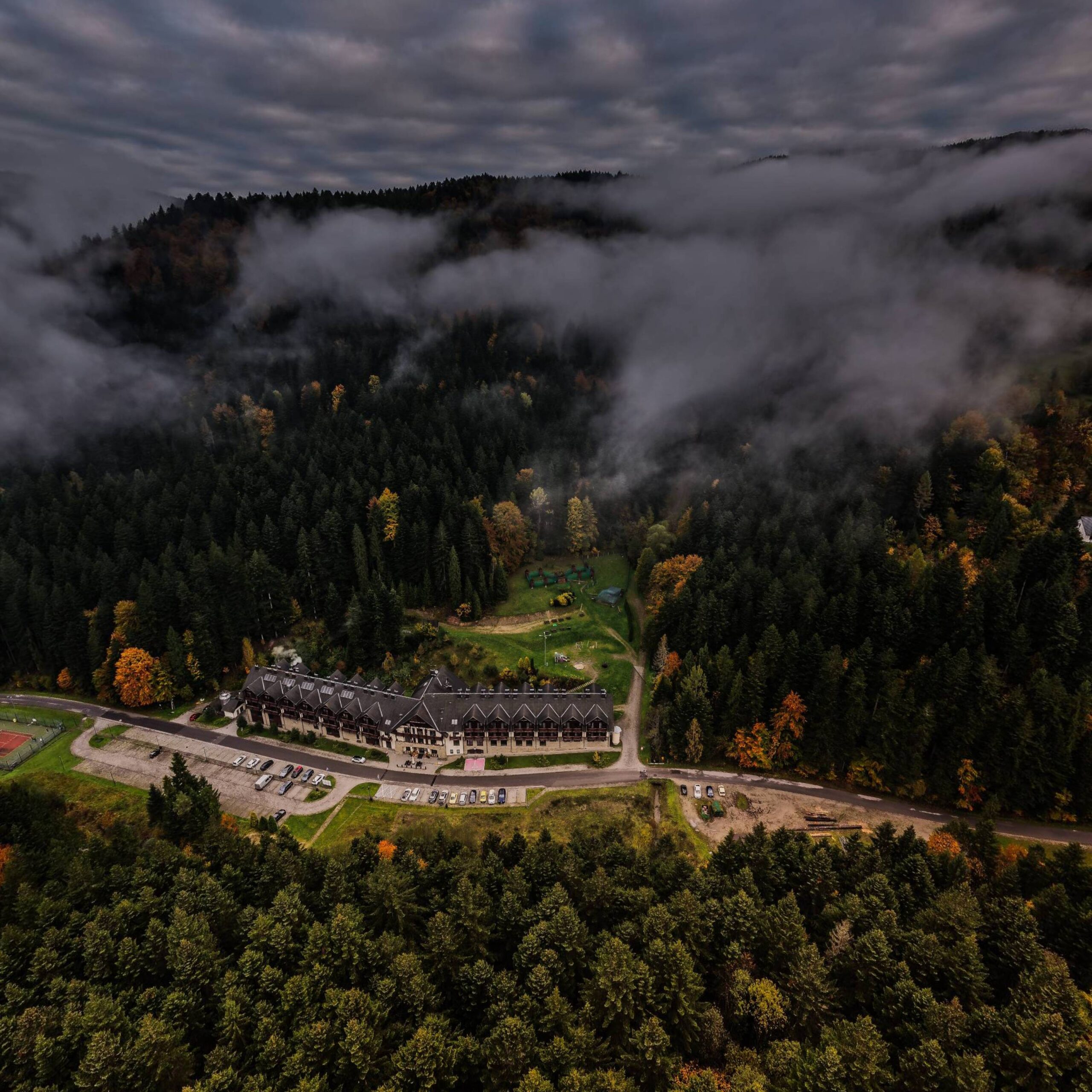 wycinek z całej panoramy sferycvznej w Wirchomli nad hotelem Ski&Spa resort